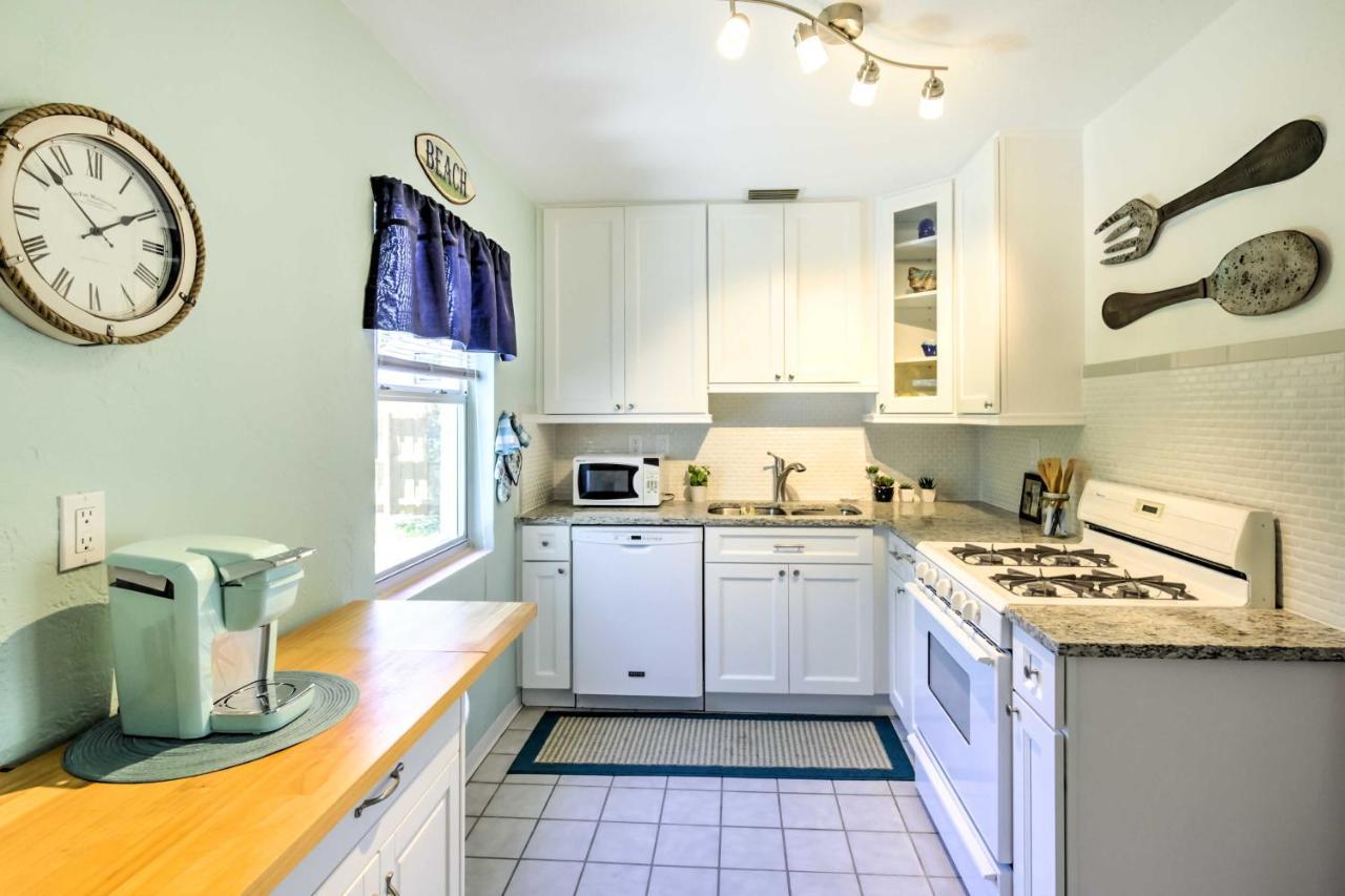 New Smyrna Beach Abode With Fire Pit, Walk To Beach! Екстериор снимка