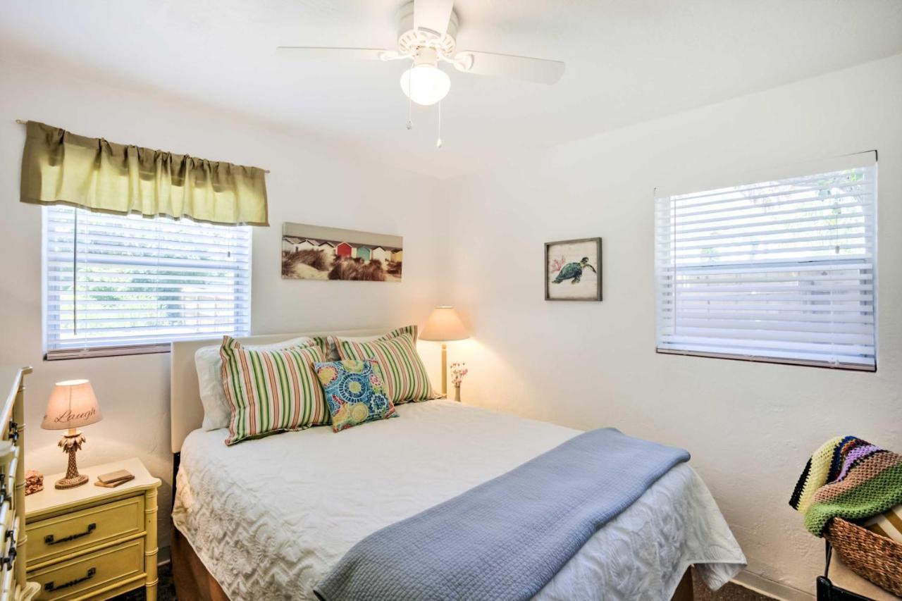 New Smyrna Beach Abode With Fire Pit, Walk To Beach! Екстериор снимка