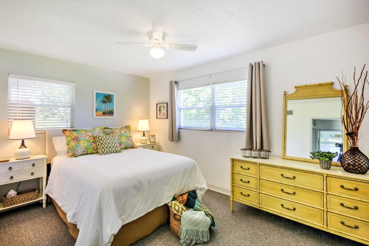 New Smyrna Beach Abode With Fire Pit, Walk To Beach! Екстериор снимка