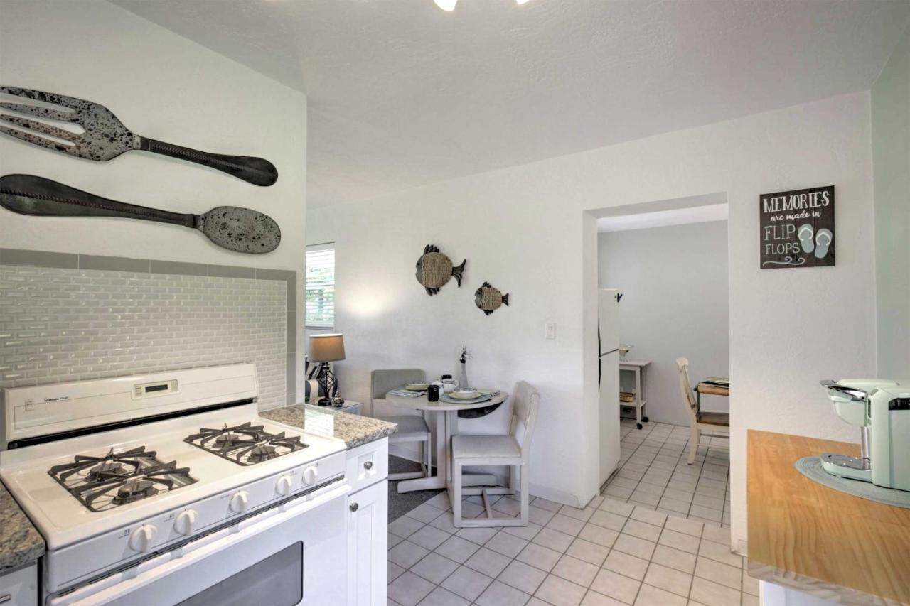 New Smyrna Beach Abode With Fire Pit, Walk To Beach! Екстериор снимка